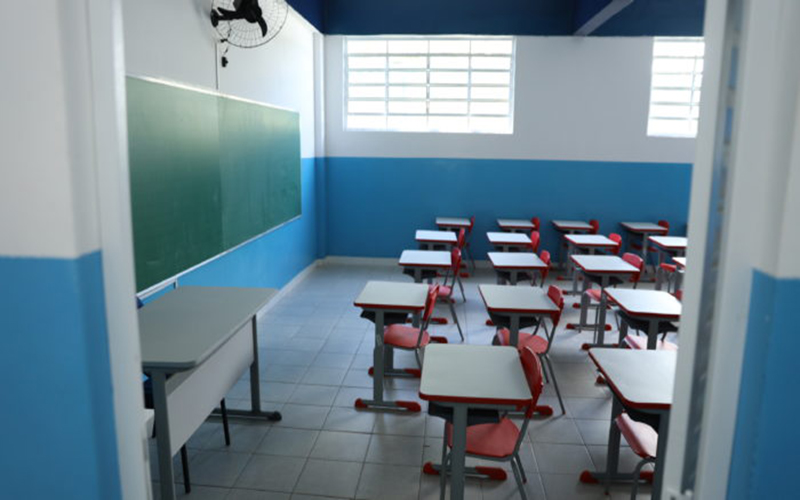 Tarcísio reduz aulas de artes e aumenta matemática e português em SP