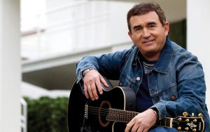 Amado Batista é condenado a pagar pensão de R$ 10 mil para ex