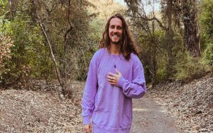 Vitor Kley promove a inédita e alto astral “De Novo”