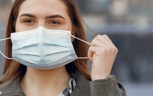 Anvisa flexibiliza recomendação do uso de máscaras em serviços de saúde