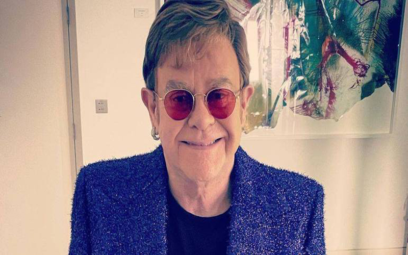 Elton John promove primeiro leilão