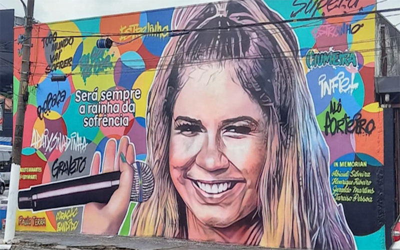 Mural em homenagem a Marília Mendonça é vandalizado com desenho pornográfico