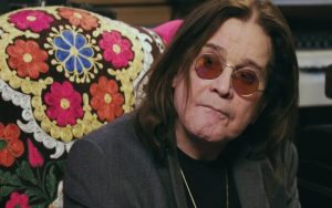 Ozzy Osbourne revela tumor na coluna após quarta cirurgia nas costas