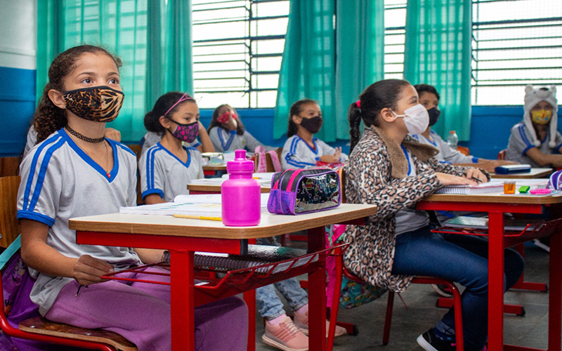 Escolas municipais voltam a recomendar o uso de máscara em Itaquaquecetuba