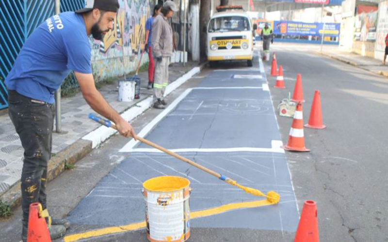 Suzano inicia mudança de sinalização para vagas de estacionamento de idosos