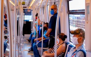 Uso de máscara deixa de ser obrigatório em trem, ônibus e metrô de SP