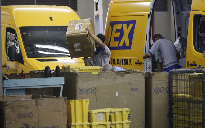 Correios alertam para golpe de SMS de encomenda “presa na alfândega”