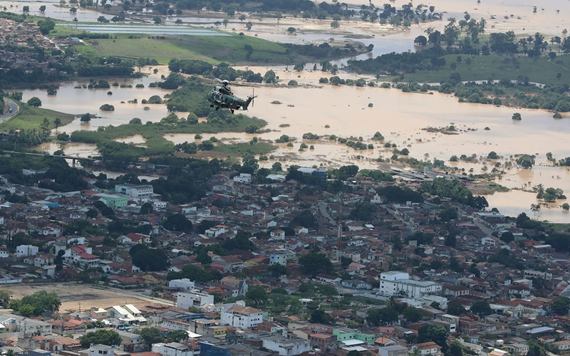 Governo de SP firma parceria com plataforma Waze para alertas de enchentes