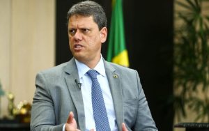 SP vai contratar 15 mil professores e congelar ensino integral em 2023