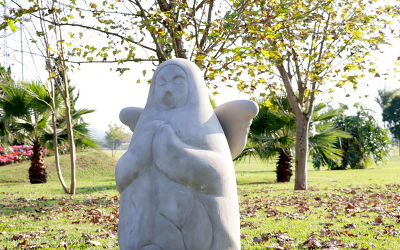 Estátua da deusa Hylia, de The Legend of Zelda, é instalada em parque de Suzano