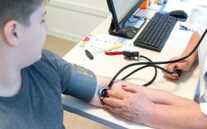 Aprovada obrigatoriedade de medição de pressão arterial de crianças a partir de 3 anos