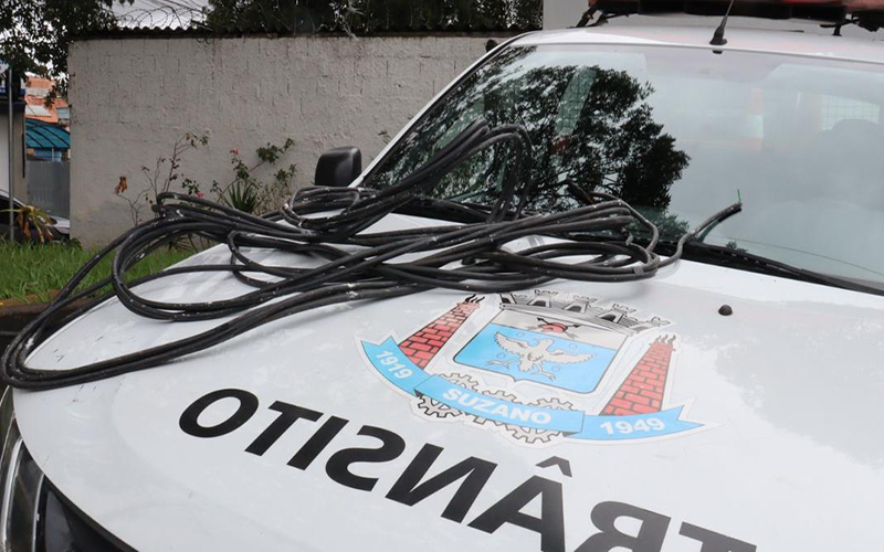 Prefeitura de Suzano flagra furto de cabo em semáforo na Marginal do Una
