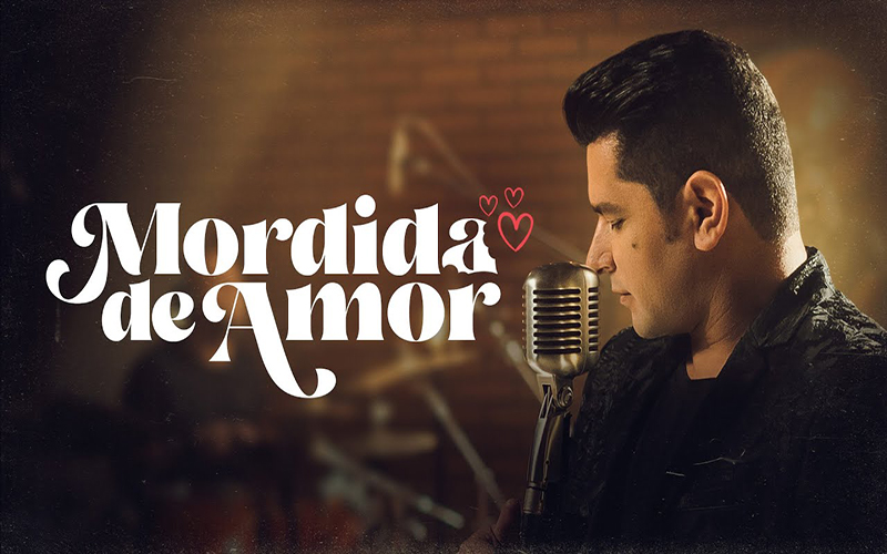 Léo Magalhães promove a romântica “Mordida de Amor”