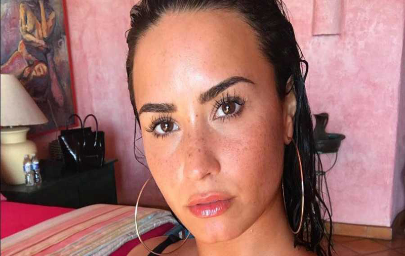 Demi Lovato revela perda de audição e visão após overdose em 2018