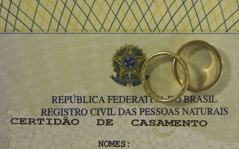 Projeto exige certidão de antecedentes criminais para habilitação de casamento