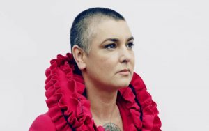 Morre Sinéad O’Connor, cantora de “Nothing Compares 2 U”, aos 56