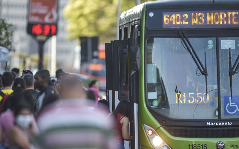 INSS estuda aceitar uso de transporte público como prova de vida