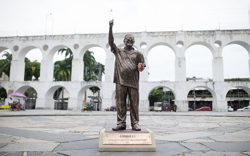 Zeca Pagodinho é homenageado com estátua no Rio de Janeiro