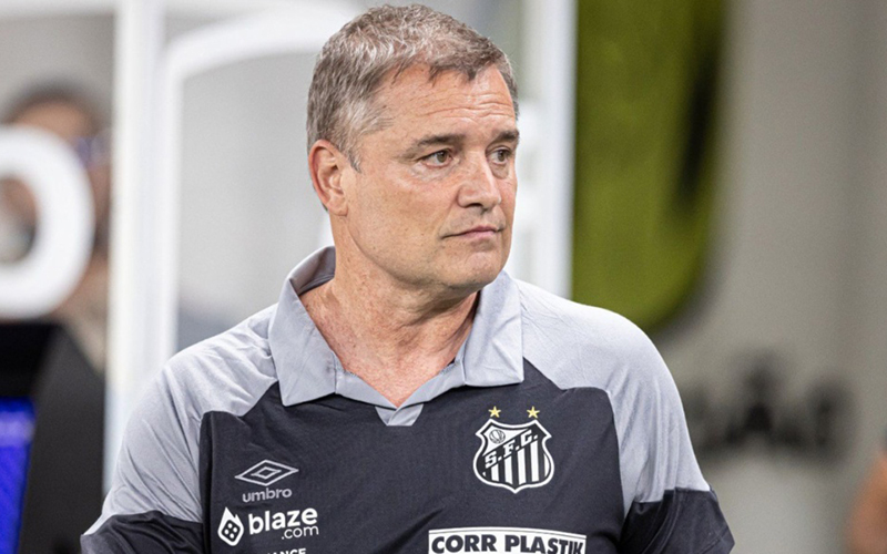 Santos demite o técnico Diego Aguirre