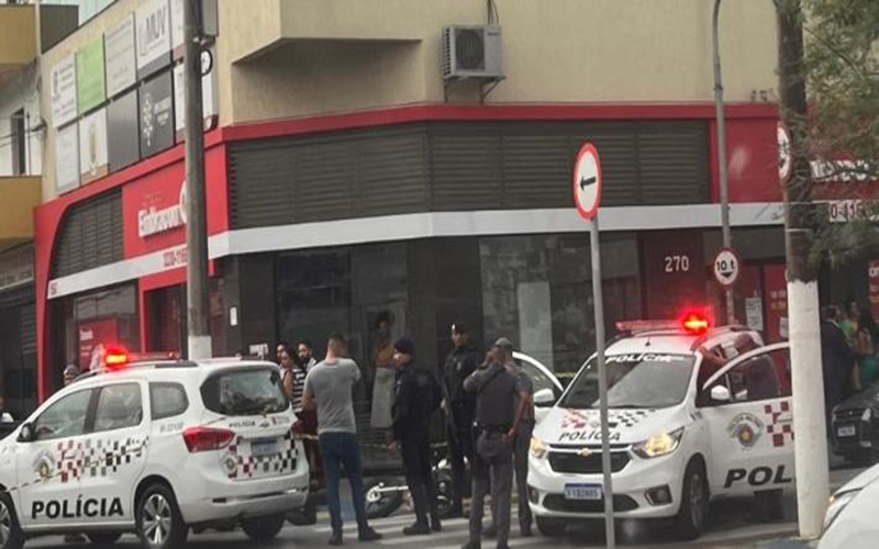 Policial à paisana atira contra marginais e frustra assalto no centro de Suzano