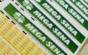 Mega-Sena: ninguém acerta dezenas, e prêmio acumula em R$ 25 milhões