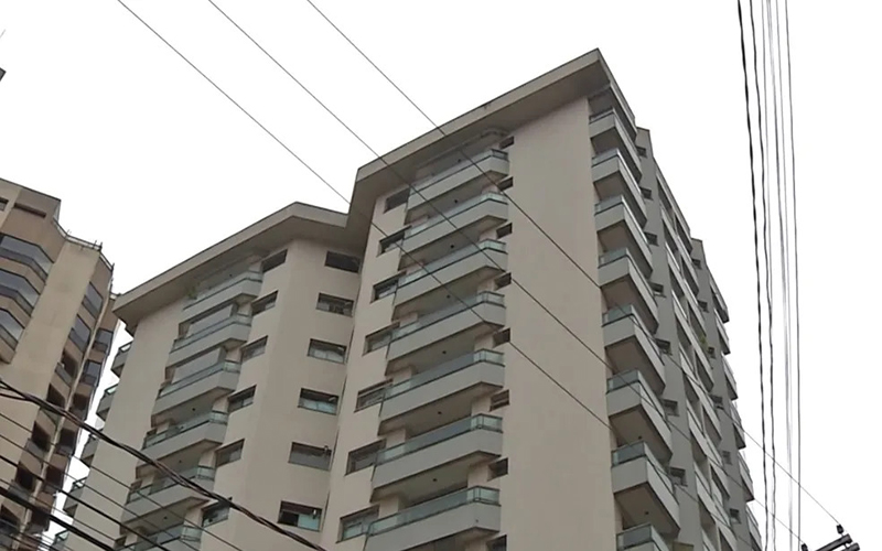 Idoso de 76 anos morre ao cair do 3º andar de prédio, em Suzano