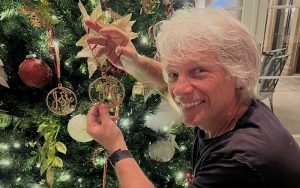 Bon Jovi está de volta com single natalino: “Christmas Isn’t Christmas”