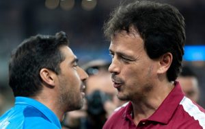 Fernando Diniz e Abel Ferreira disputam com técnicos argentinos o prêmio de ‘Rei da América’