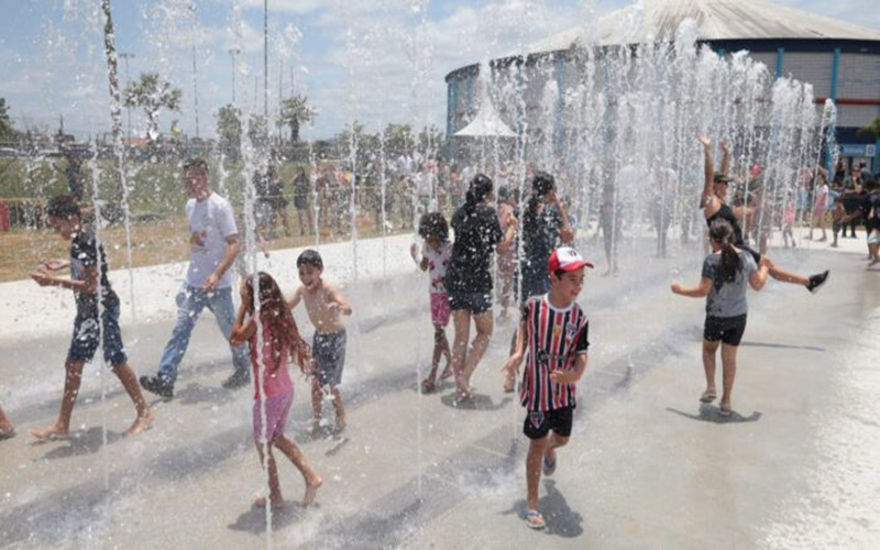 Fonte do Parque Max Feffer é vandalizada e segue fechada em Suzano