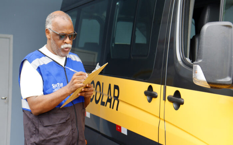 Suzano promove vistoria em ônibus escolares e renova sinalização de trânsito
