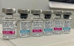 Brasil recebe doses da vacina contra dengue e imunização começa em fevereiro