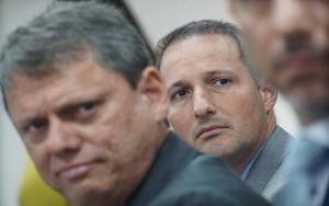 Tarcísio e Derrite criam pacote que promete “asfixiar” PCC e CV