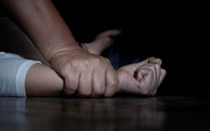 PL define como estupro forçar conjunge ou companheiro a manter relação sexual