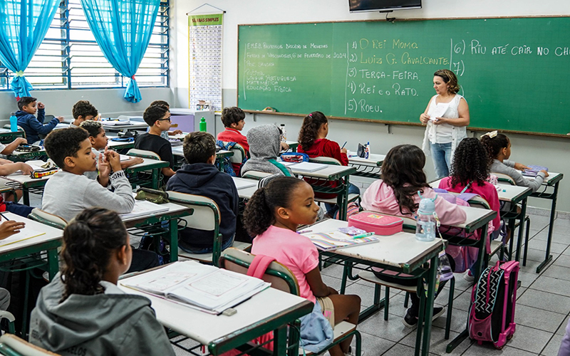 Mais de 300 profissionais reforçam a educação de Ferraz de Vasconcelos