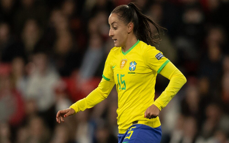Jogadora da seleção brasileira, Luana revela que está com câncer