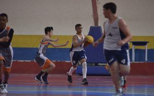 Poá abre inscrições para aulas gratuitas de basquete