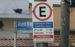 Projeto quer criar tolerância para uso de vaga de estacionamento rotativo