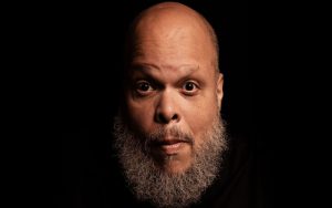 Ed Motta diz que pessoas inteligentes ouvem jazz e quem ouve hip hop é burro