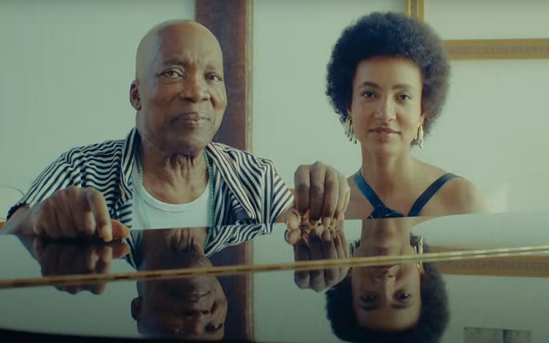 Milton Nascimento e Esperanza Spalding lançam “Um Vento Passou (para Paul Simon)”.