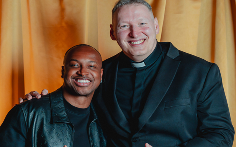 Padre Marcelo lança single “Yeshua”, ao lado de Thiaguinho