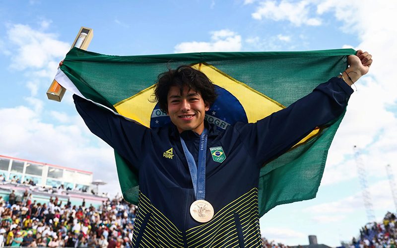 Paris 2024: Augusto Akio conquista bronze na final do Skate Park Masculino