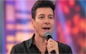 Rodrigo Faro anuncia saída da Record TV após 16 anos