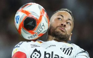 Após crítica de Neymar, fabricante de bola do Paulistão se pronuncia em nota oficial