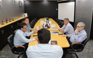 Prefeito de Suzano recebe representantes da Receita Federal para discutir parcerias