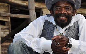 Morre aos 65 anos Cocoa Tea, ícone do reggae