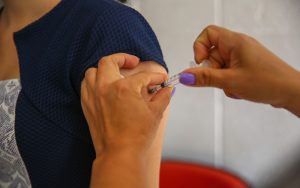 Poá amplia vacinação contra a gripe para toda a população