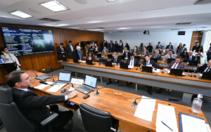 Comissão do Senado aprova porte de armas para advogados